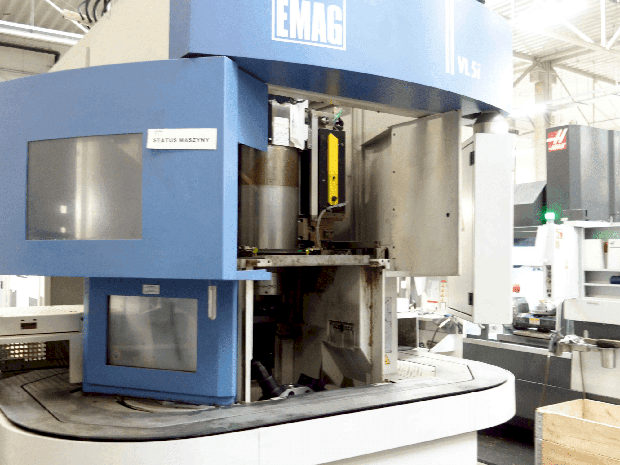 Frontansicht der EMAG VSC 250  Maschine