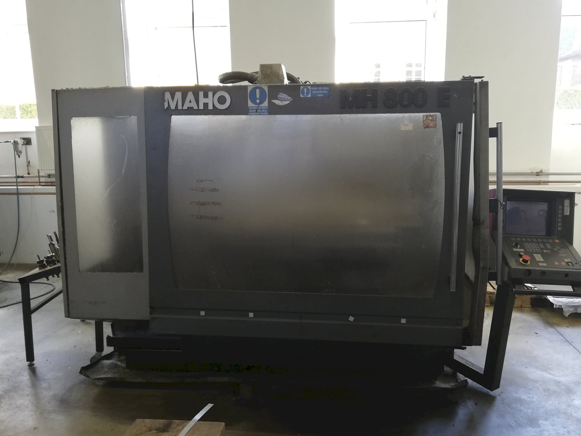Frontansicht der DECKEL MAHO MH 800 E Maschine