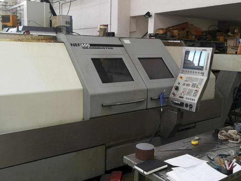 Frontansicht der Gildemeister NEF 600 Maschine