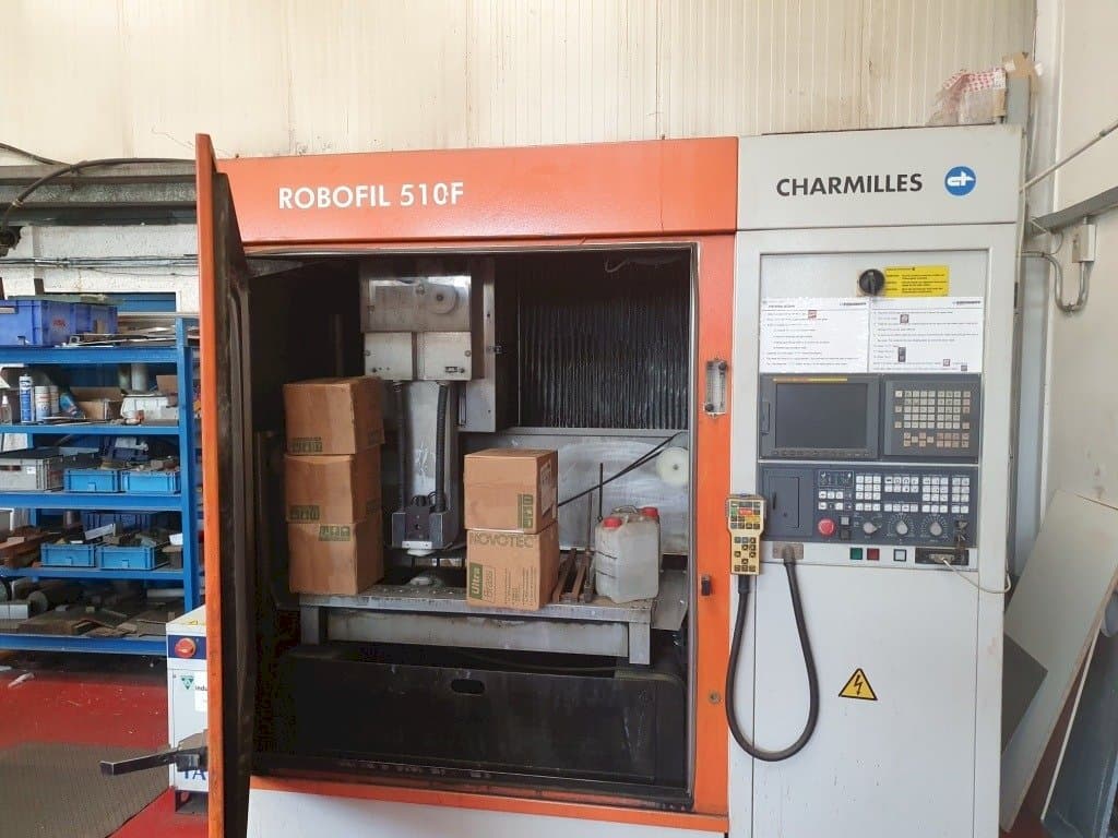 Frontansicht der CHARMILLES Robofil 510F Maschine