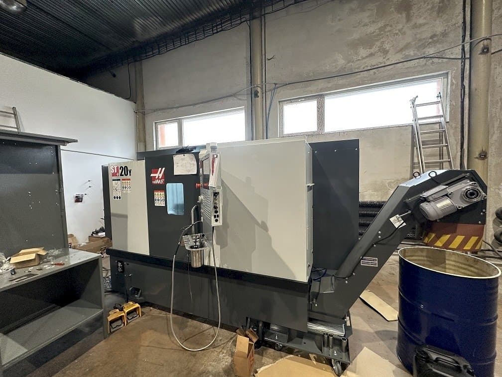 Frontansicht der HAAS ST-20Y Maschine