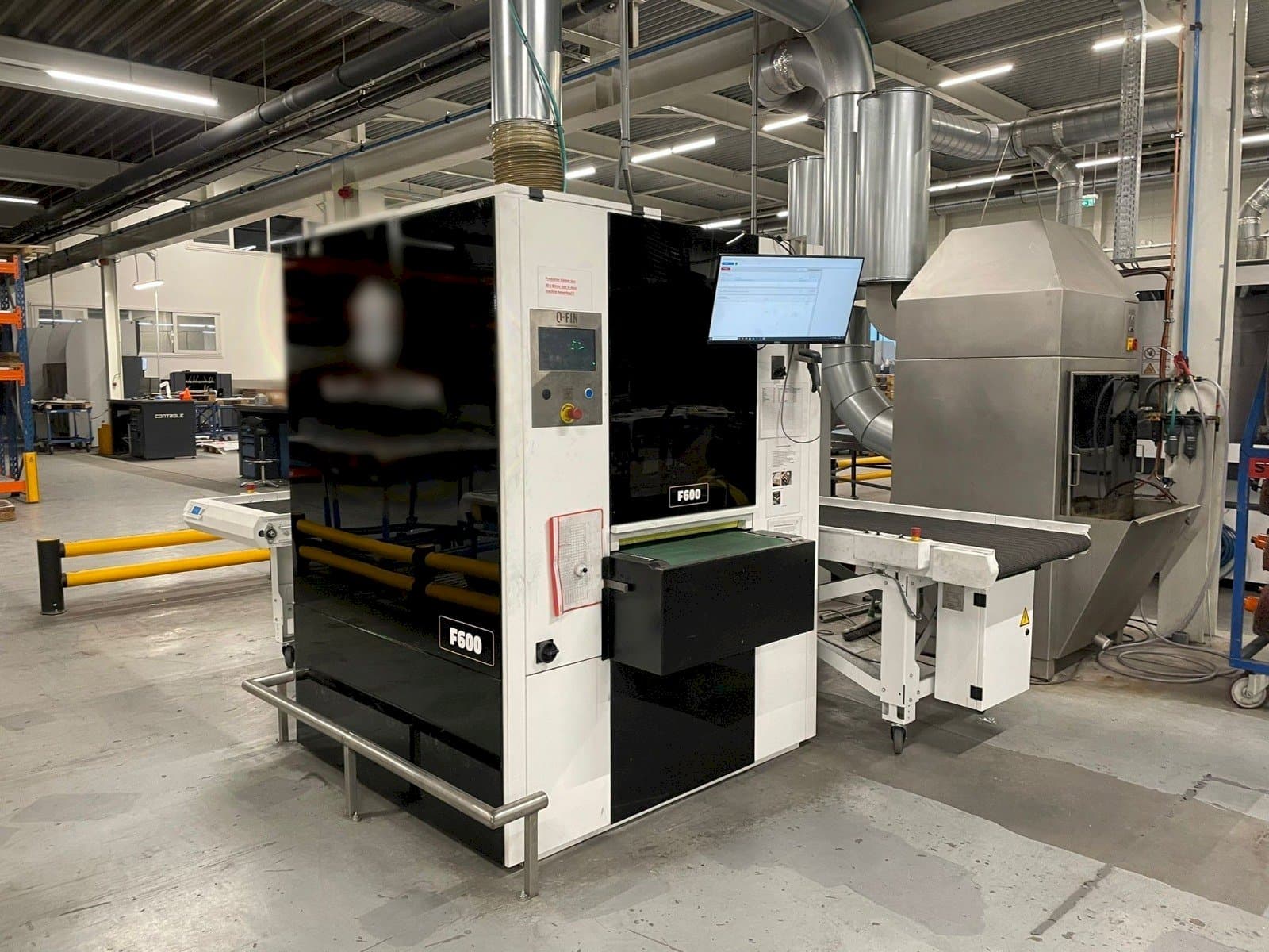 Frontansicht der Q-FIN F600 Maschine