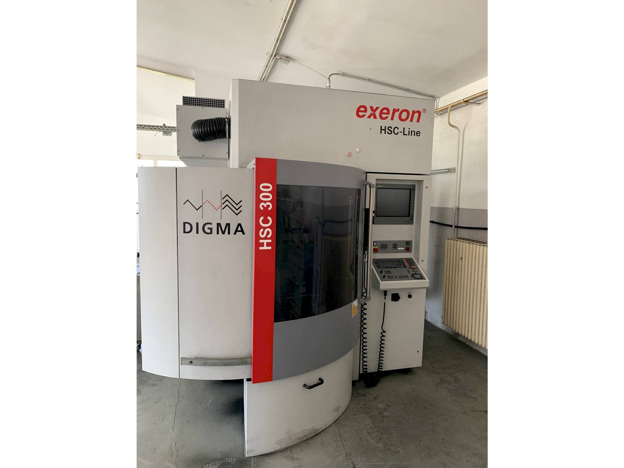 Frontansicht der Exeron HSC 300P  Maschine