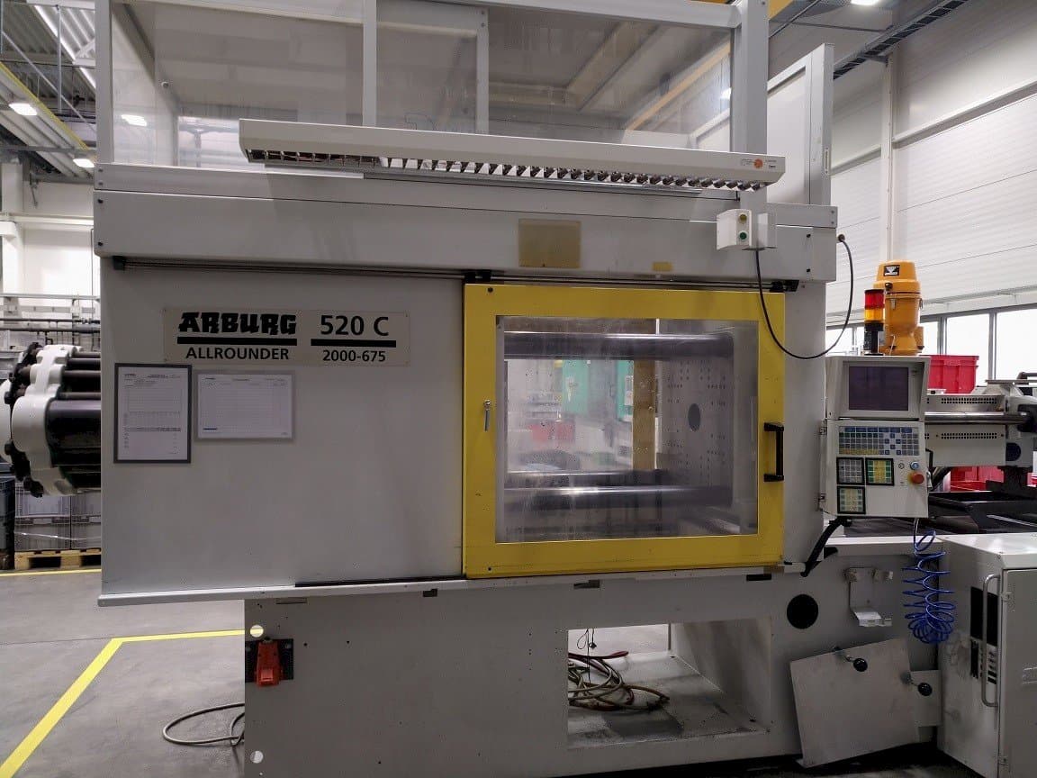 Frontansicht der Arburg 520 C 2000–675  Maschine