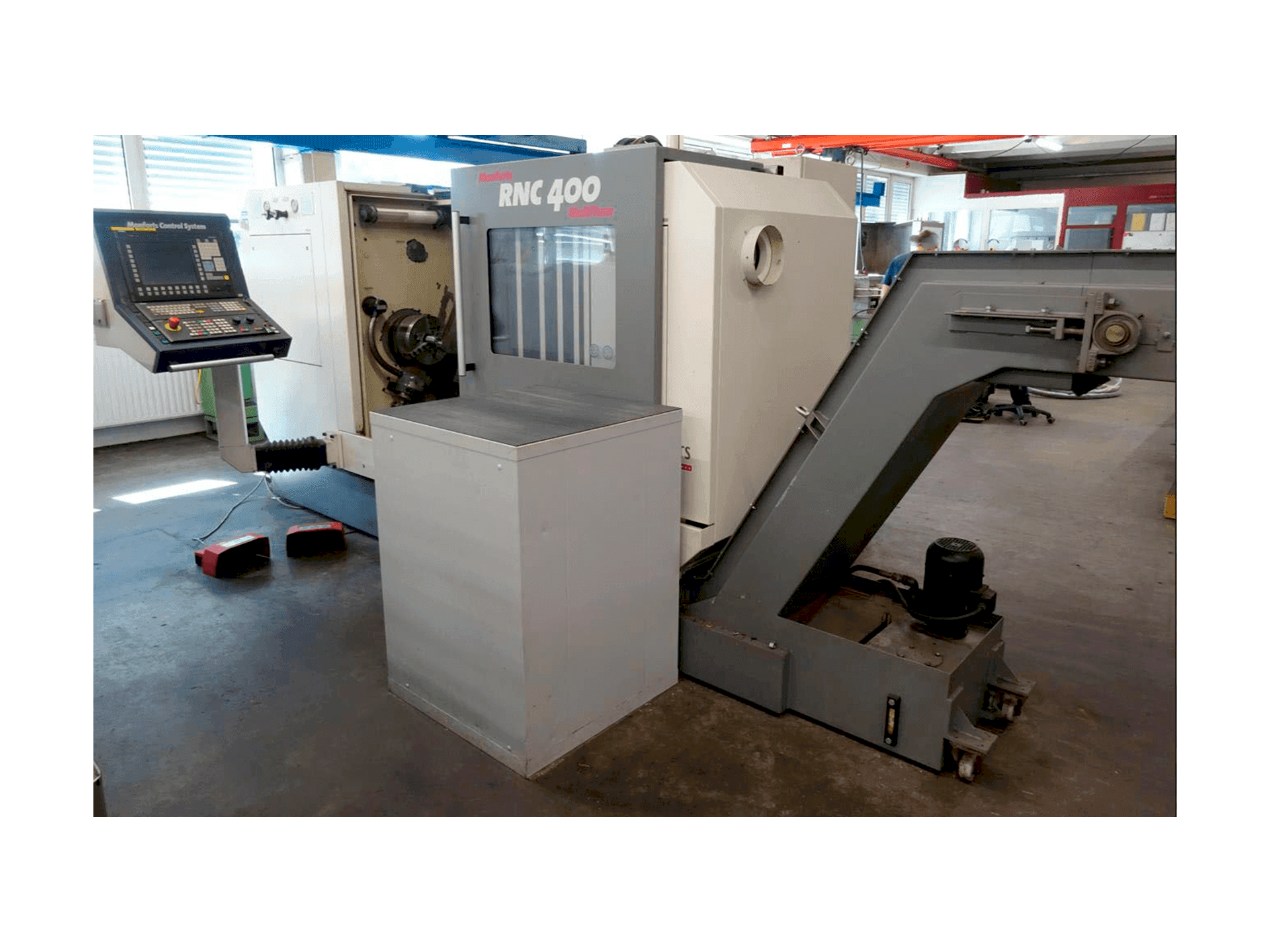 Linke Seitenansicht der Monforts RNC 400 MultiTurn  Maschine