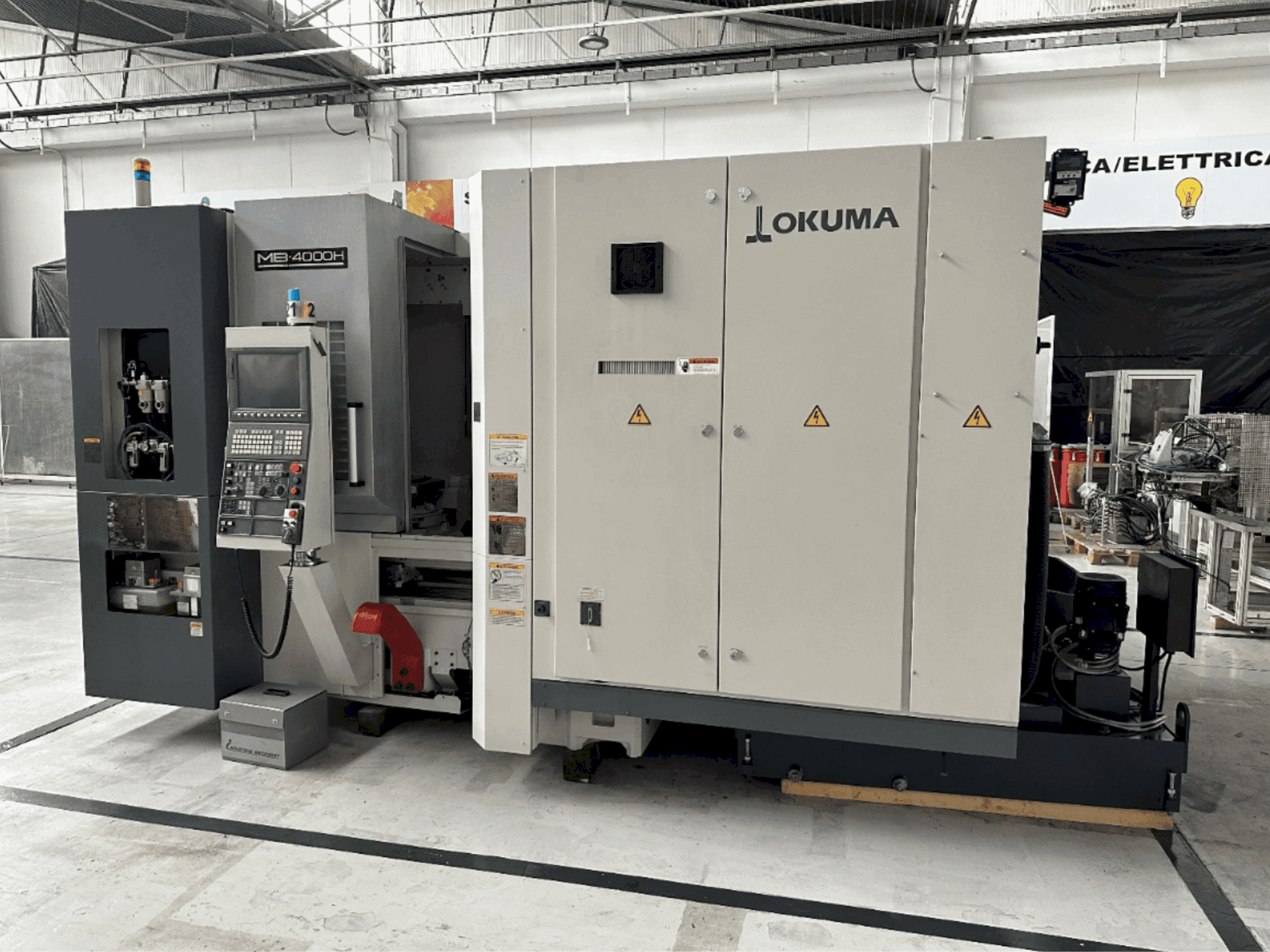 Frontansicht der Okuma MB 4000 H  Maschine