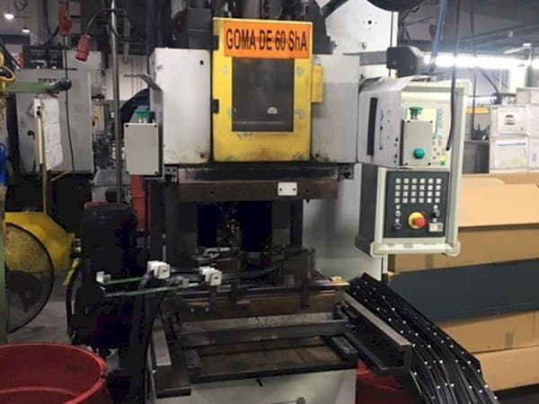 Frontansicht der Kloeckner Desma 956.050 Z0 Maschine