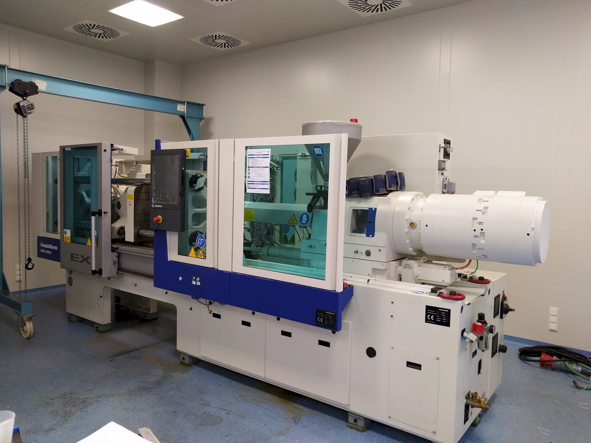 Frontansicht der Krauss Maffei 80-380 EX  Maschine