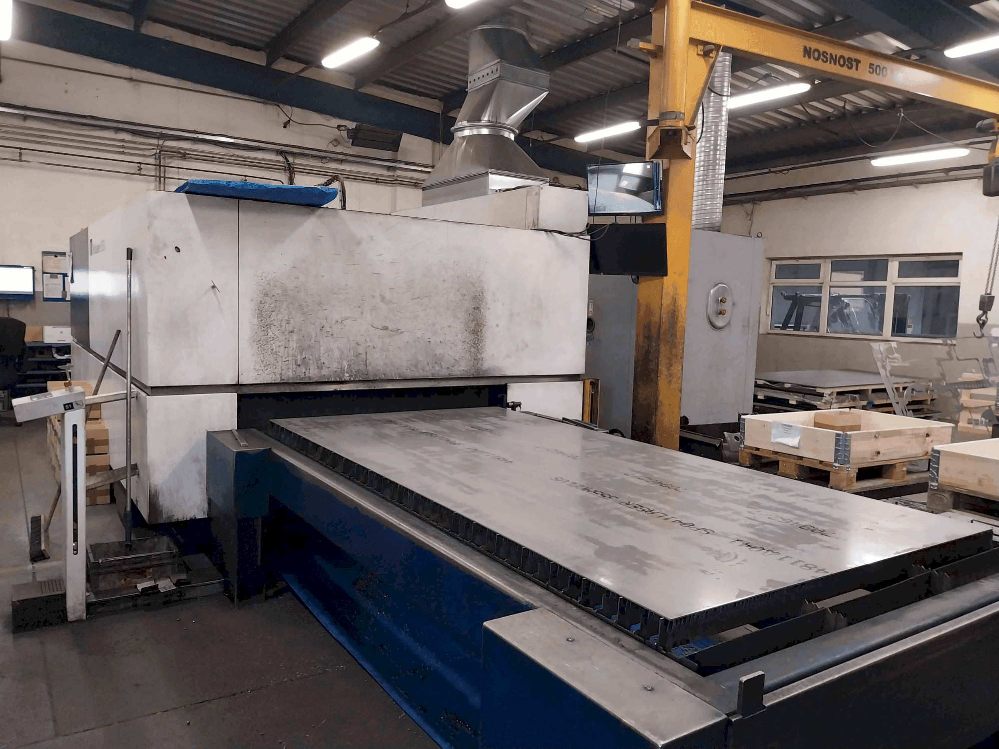 Frontansicht der TRUMPF TruLaser 5030 (L68)  Maschine