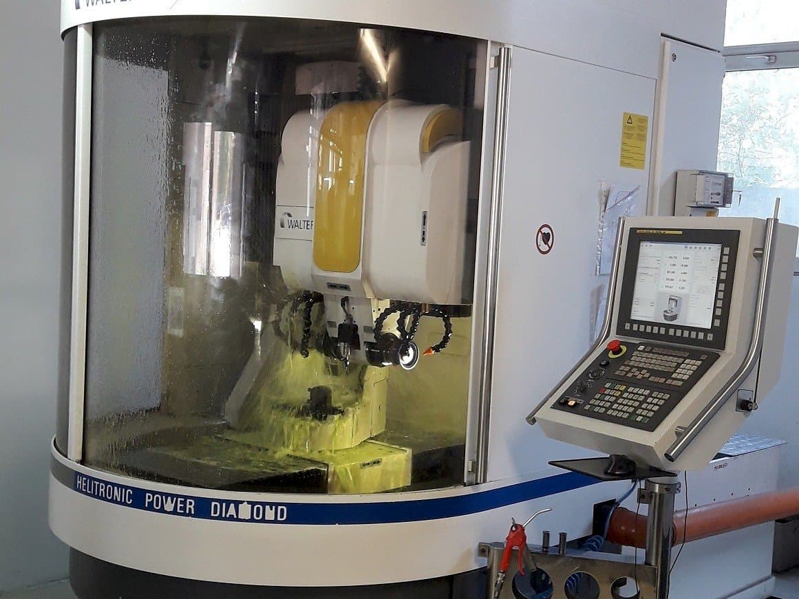 Frontansicht der Walter Helitronic Power F Maschine