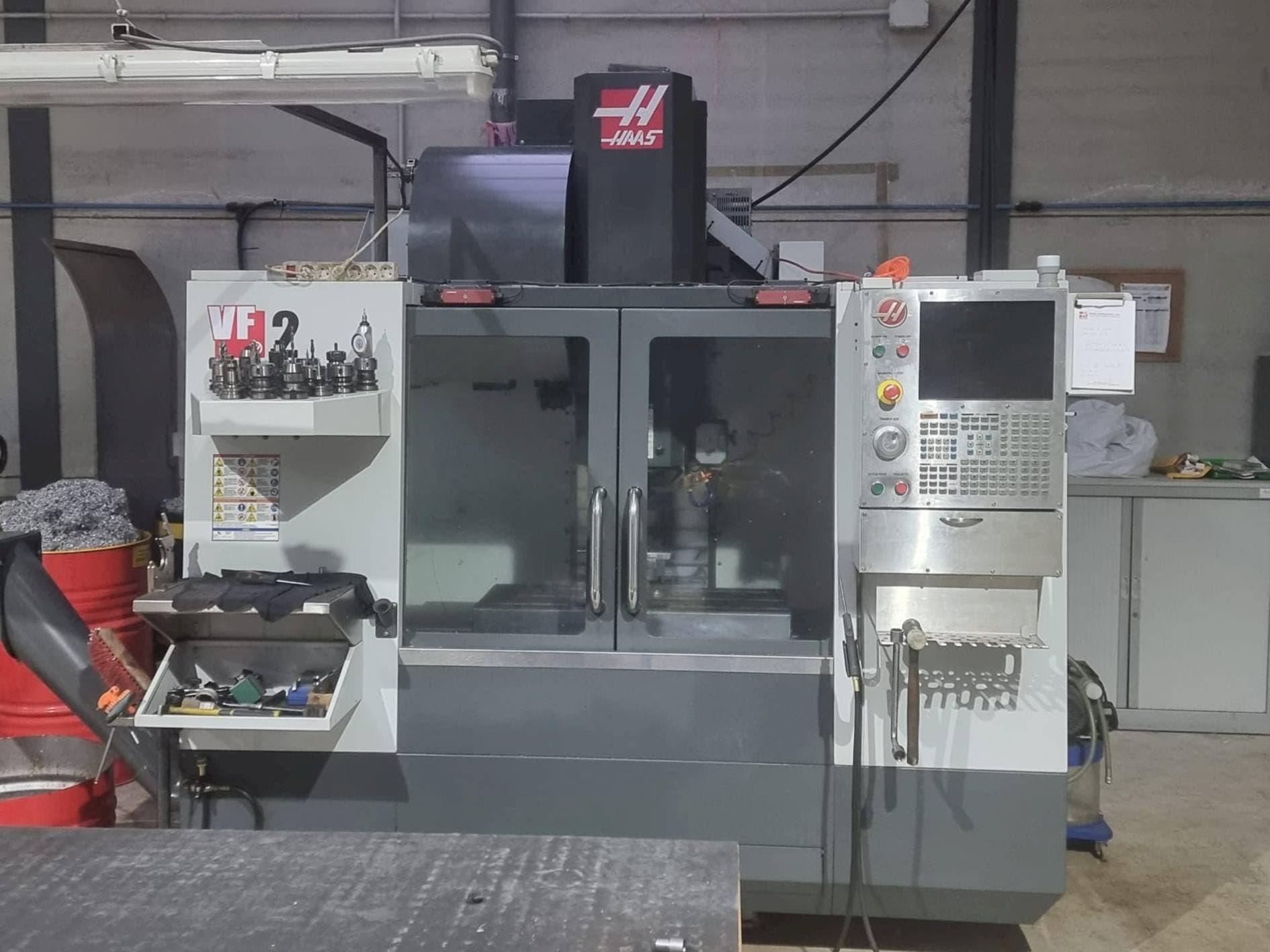 Frontansicht der HAAS VF-2 Maschine