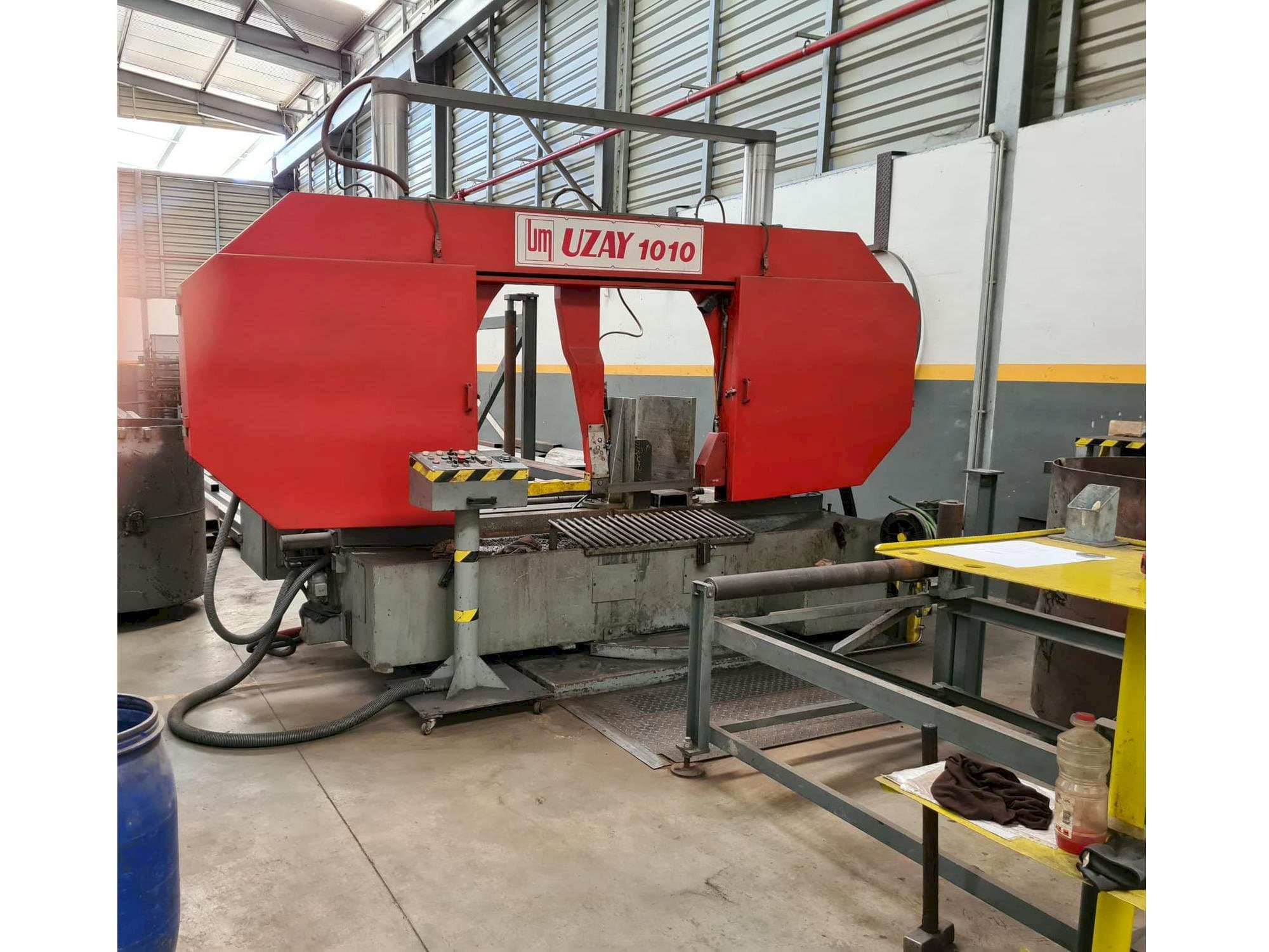 Frontansicht der UZAY MAKINA UMSY 1010 Maschine