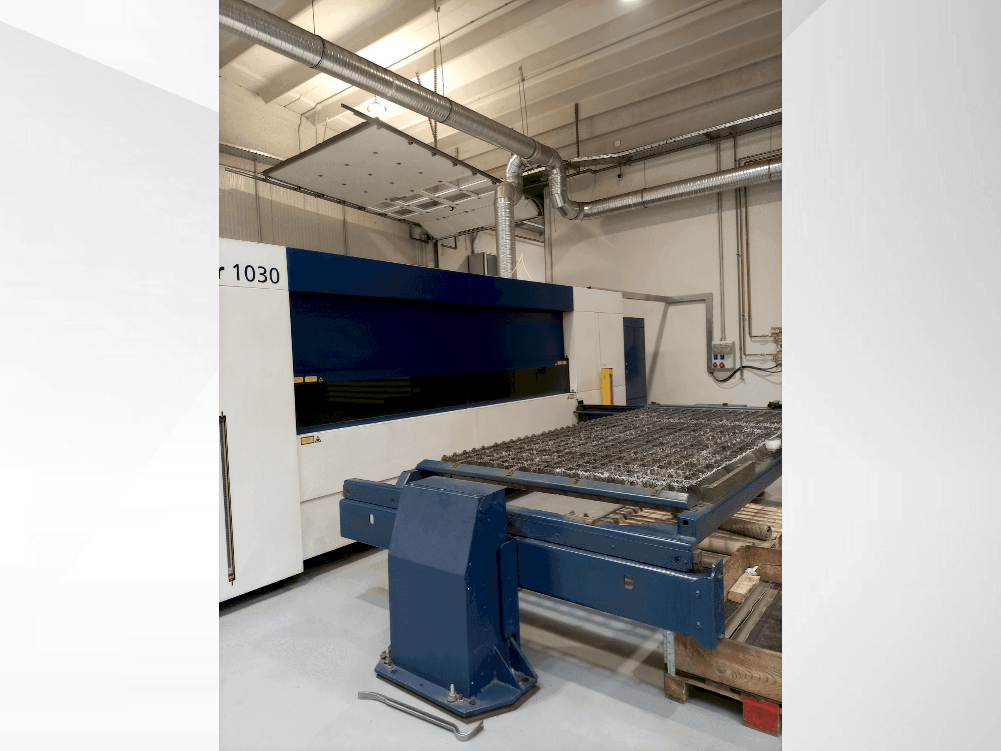 Frontansicht der TRUMPF TruLaser 1030 Maschine