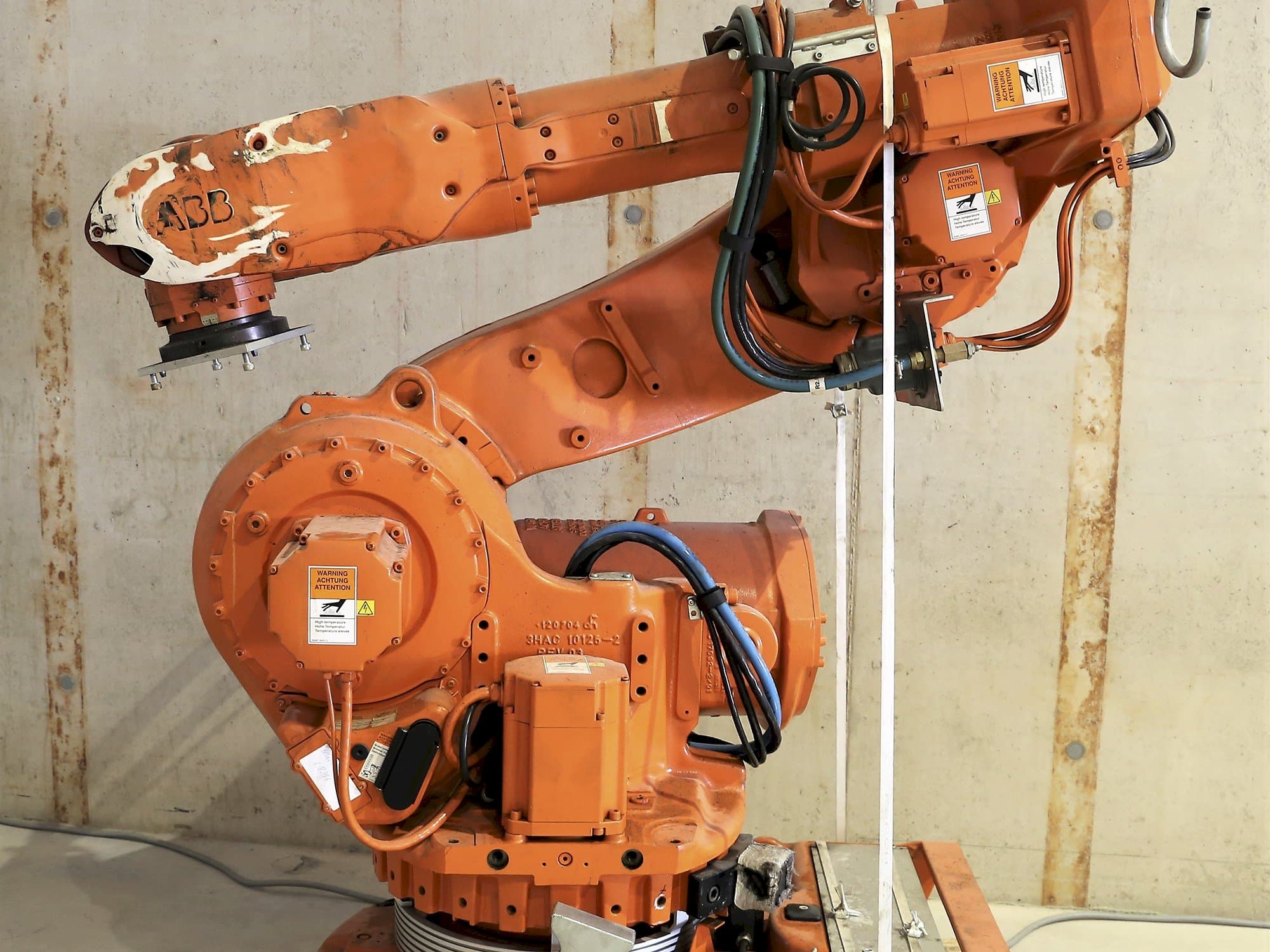 Frontansicht der ABB 6600 Maschine