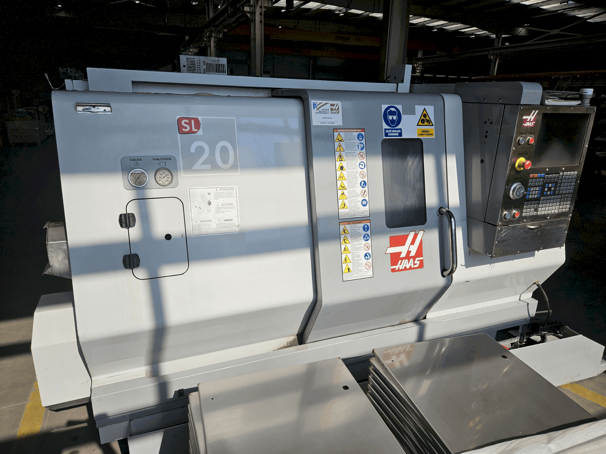 Frontansicht der HAAS SL-20 TBHE Maschine