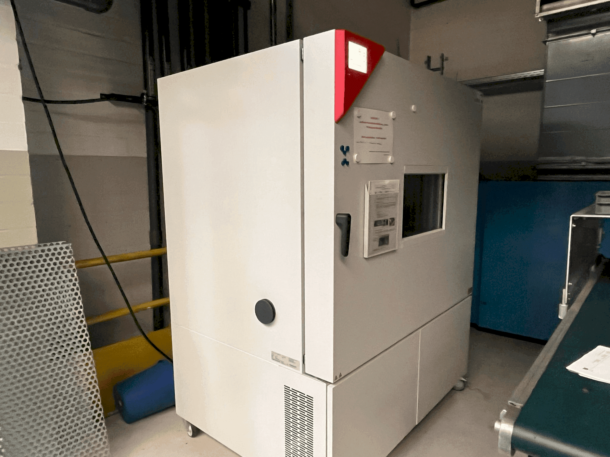 Frontansicht der BINDER MKFT 720 Maschine