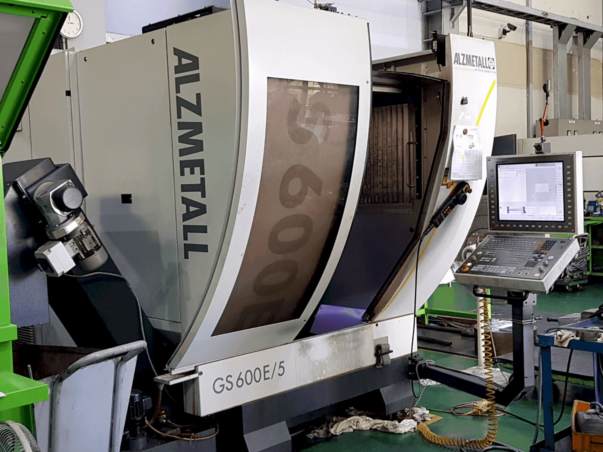 Frontansicht der Alzmetall GS600E/5  Maschine