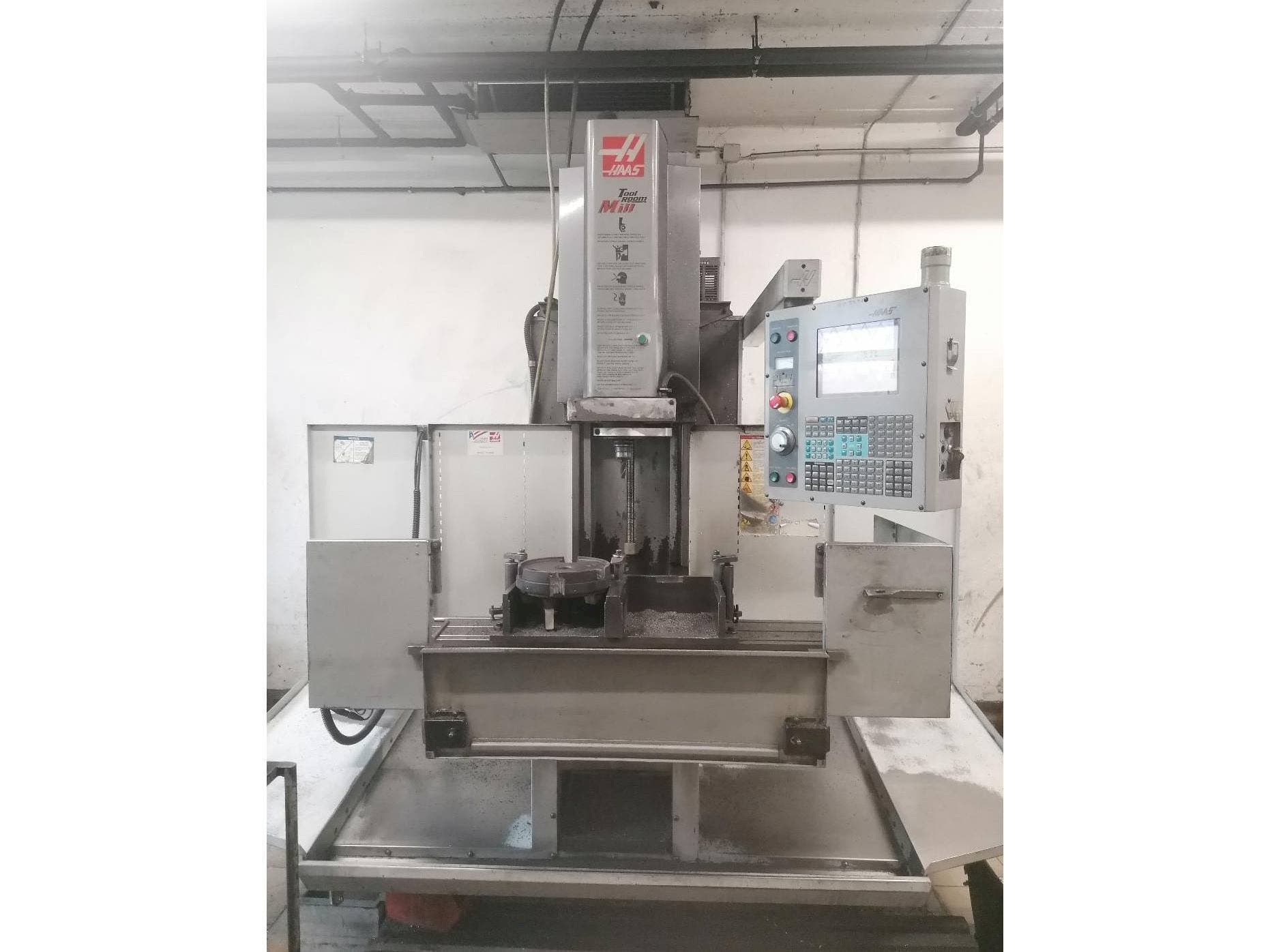 Frontansicht der HAAS TM2-HE Maschine