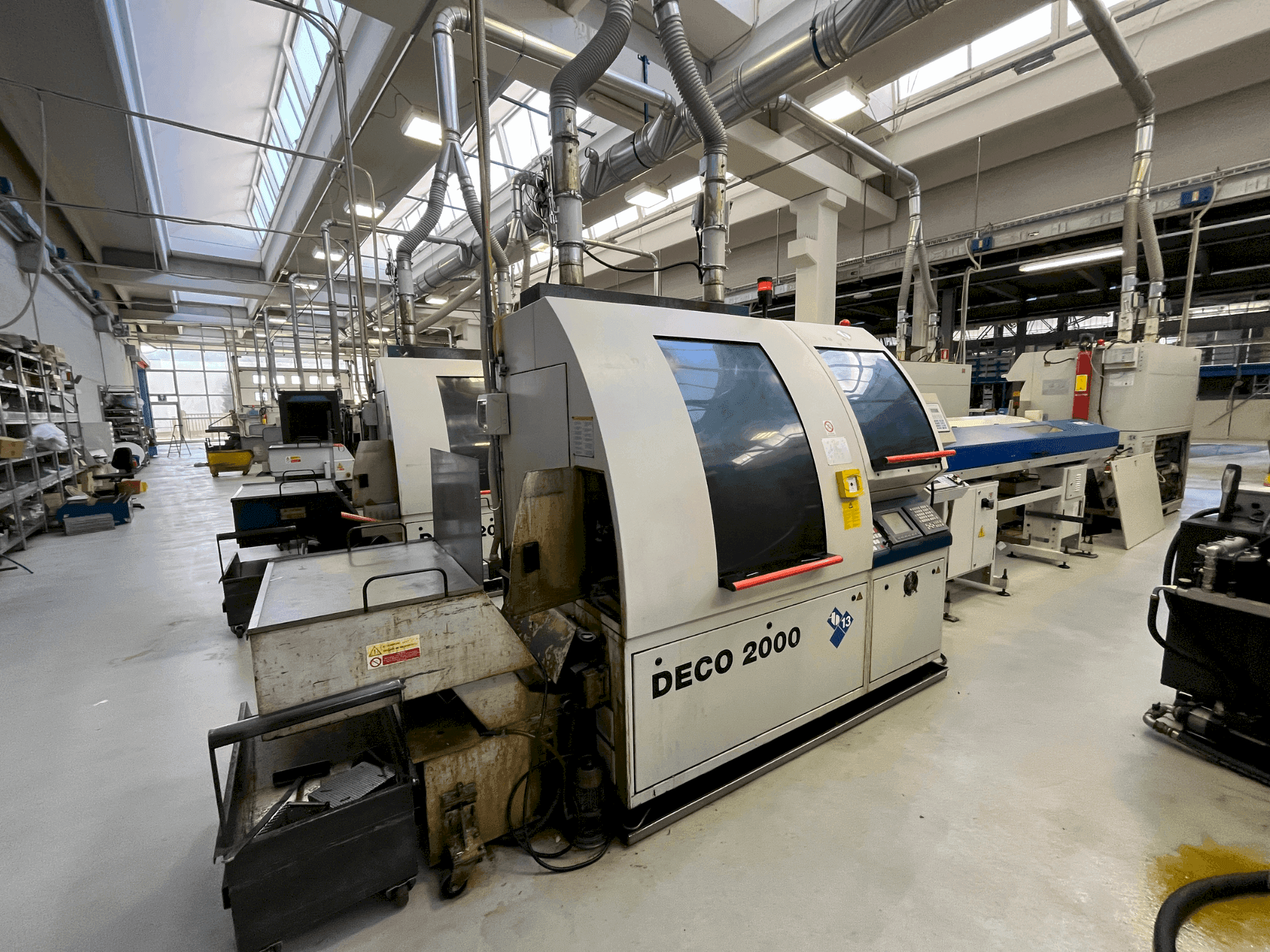 Frontansicht der TORNOS DECO 2000/13 Maschine
