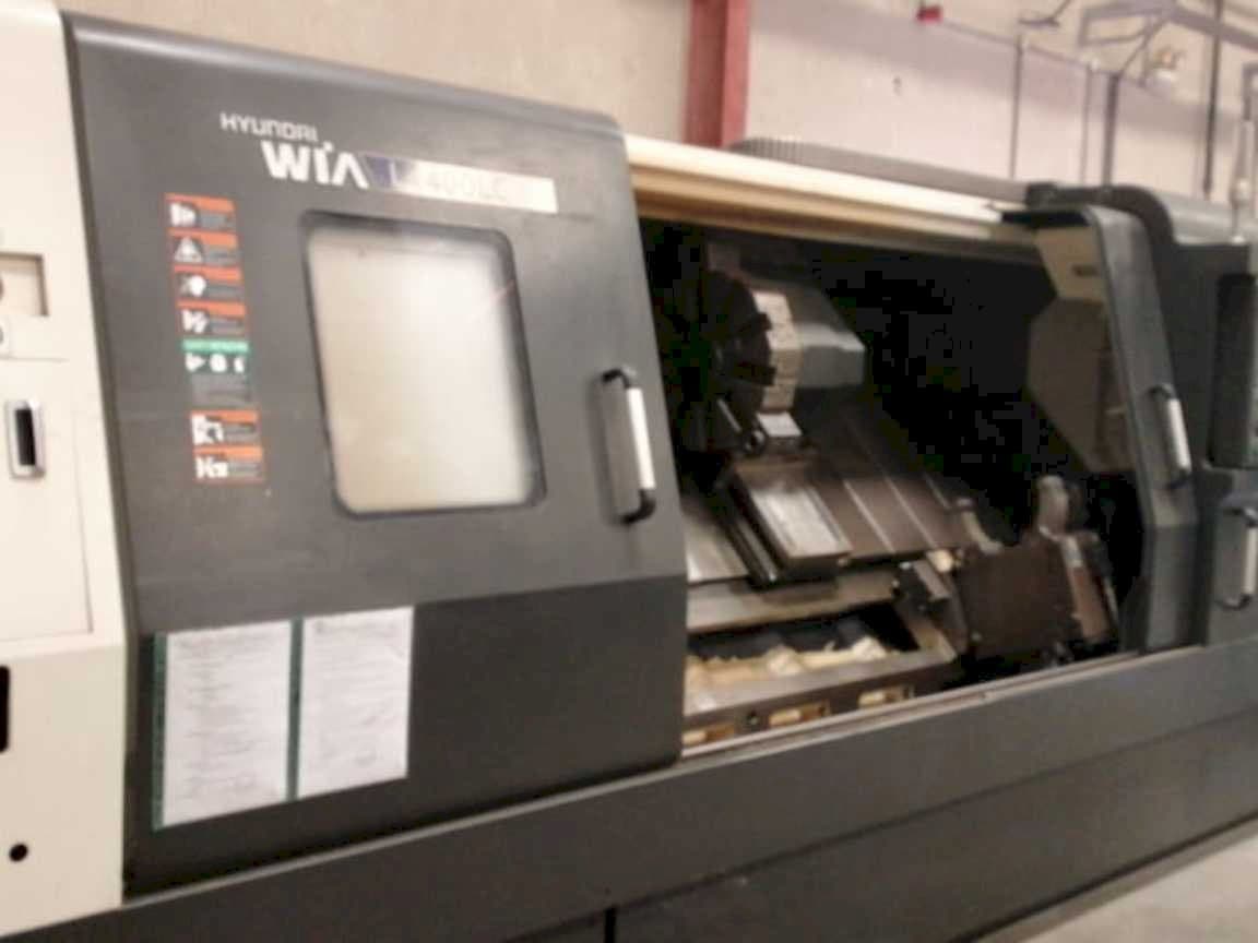 Frontansicht der Hyundai Wia L400LC Maschine