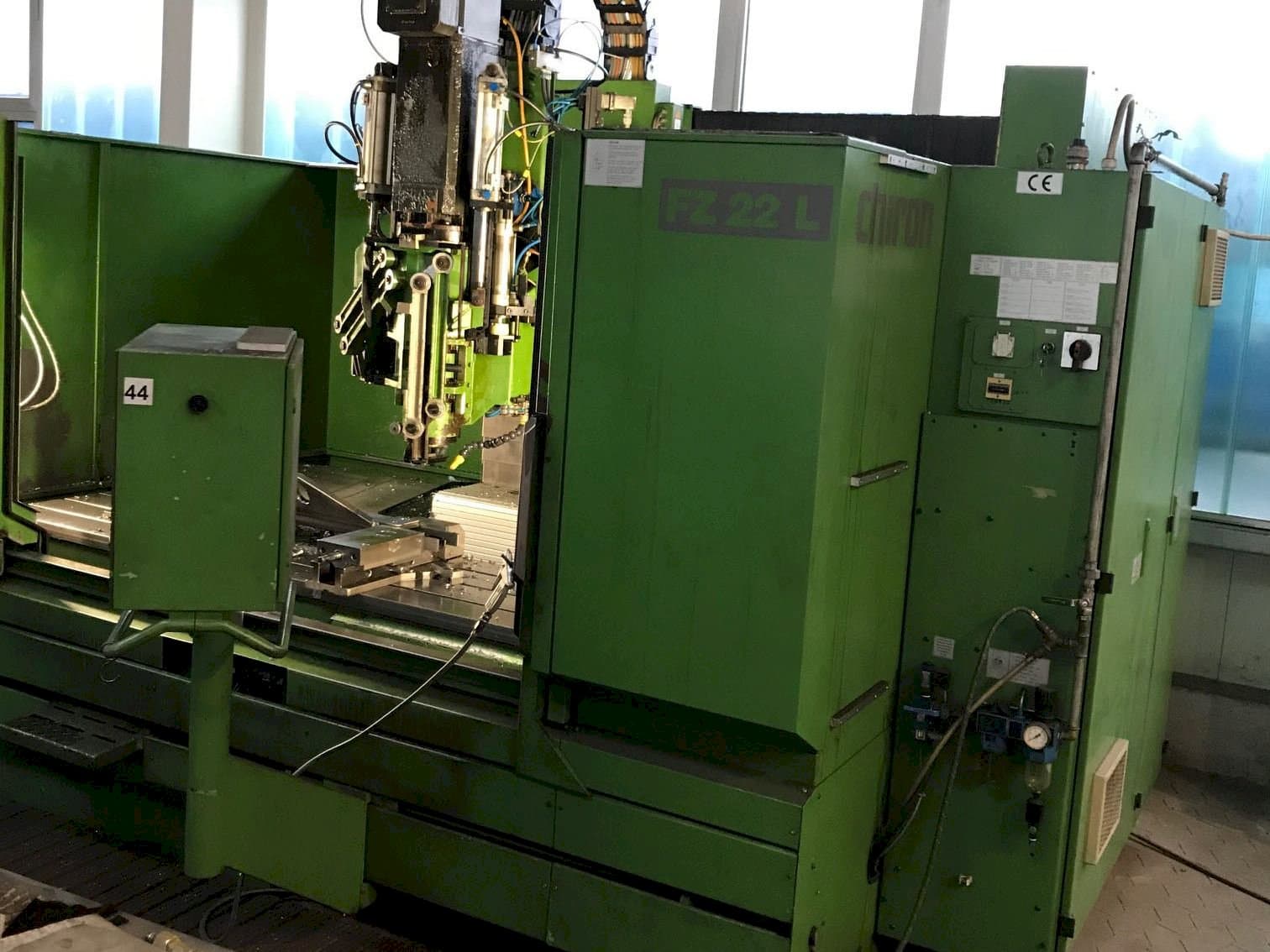 Frontansicht der CHIRON FZ 22 L Maschine