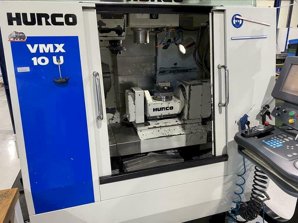 Frontansicht der Hurco VMX 10 U 5 Maschine