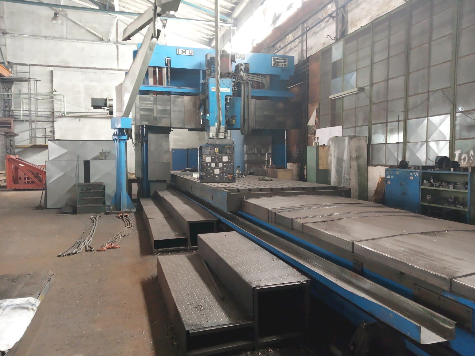 Frontansicht der Forest Line FLP 2200  Maschine