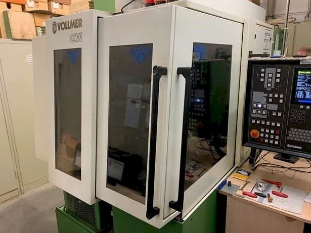 Frontansicht der VOLLMER QW72 P  Maschine