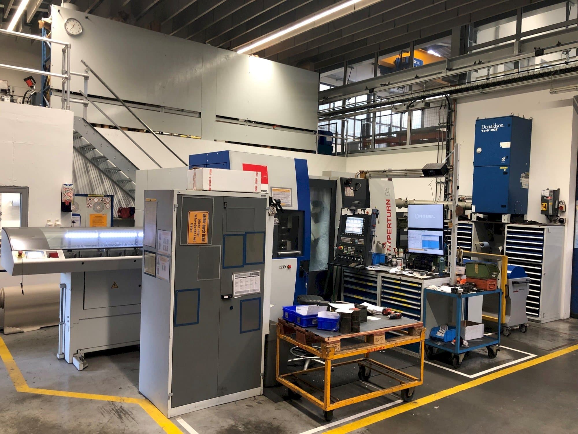 Frontansicht der EMCO HYPERTURM 65 PM  Maschine