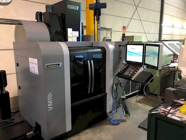 Frontansicht der Hurco VM10i Maschine