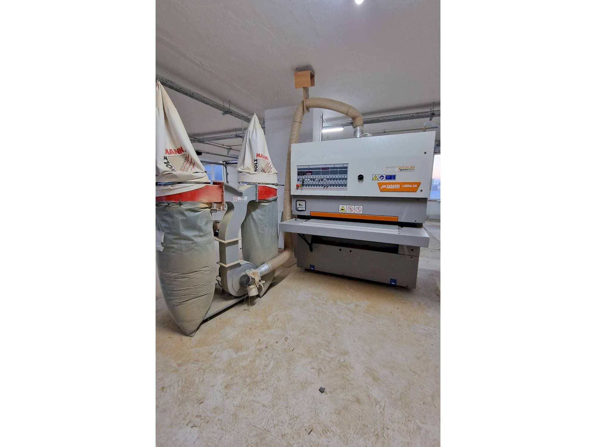 Frontansicht der CASADEI LIBRA 35 Maschine