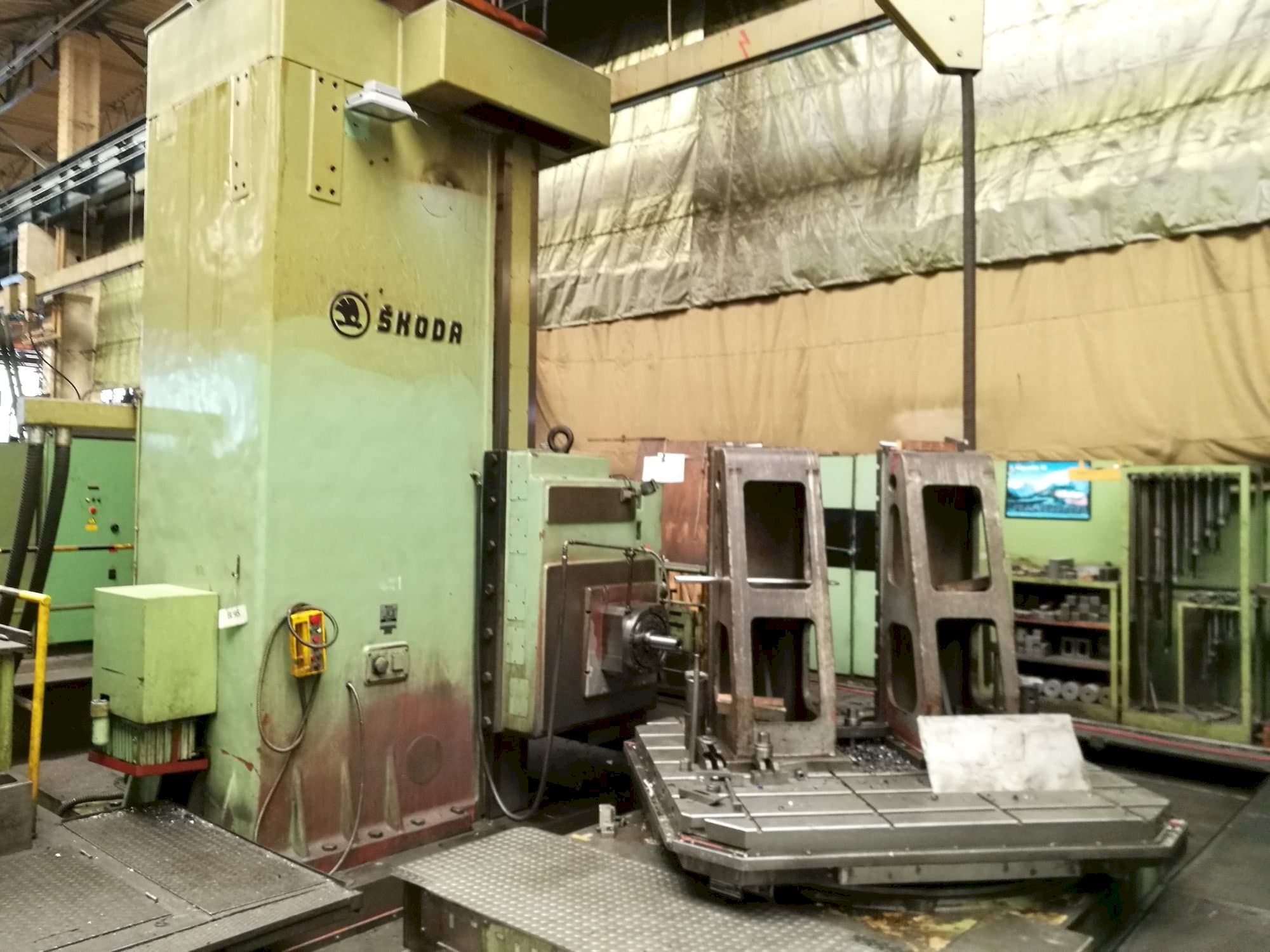 Frontansicht der SKODA WI 130 Maschine