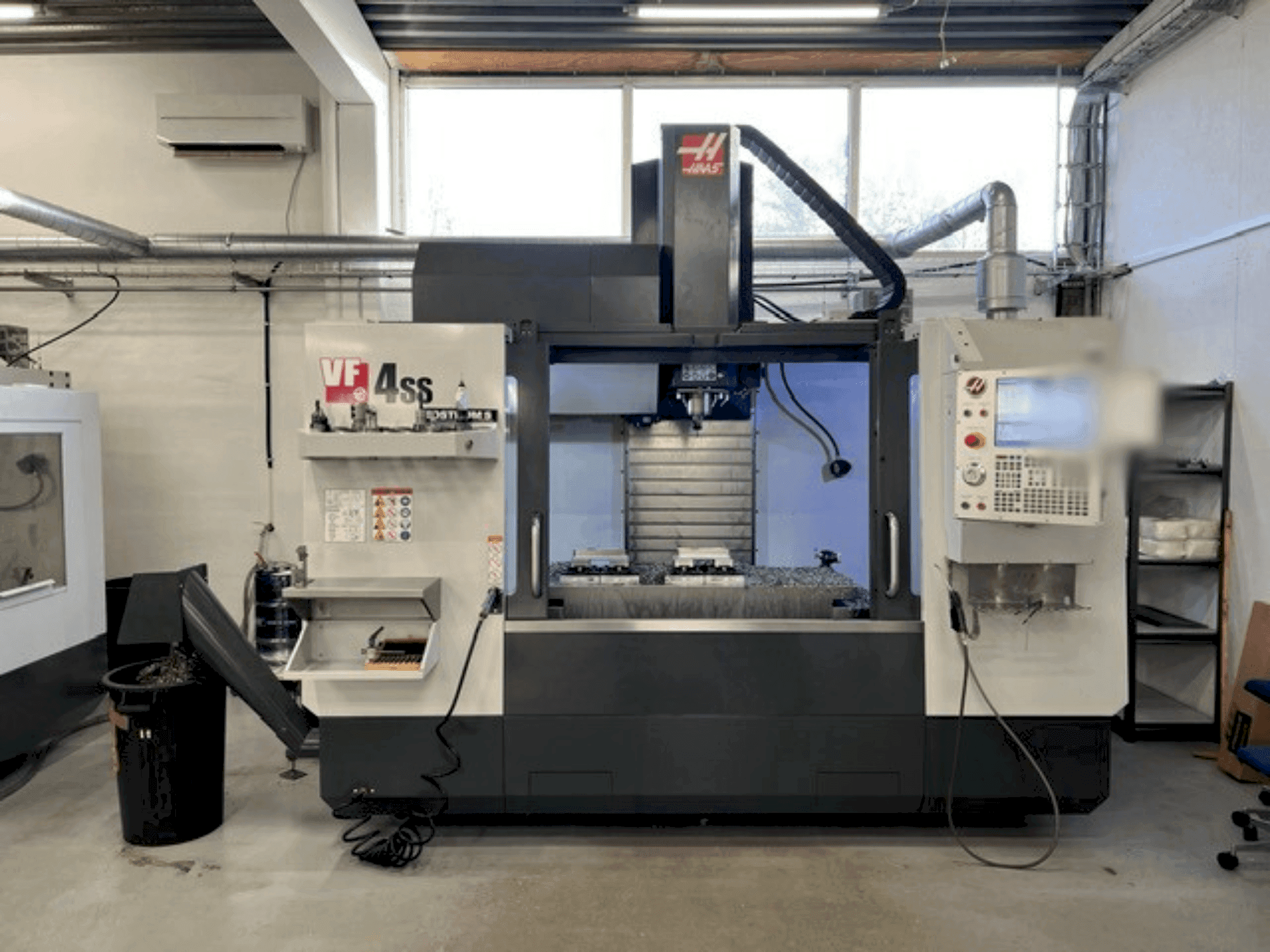 Frontansicht der HAAS VF-4SS Maschine