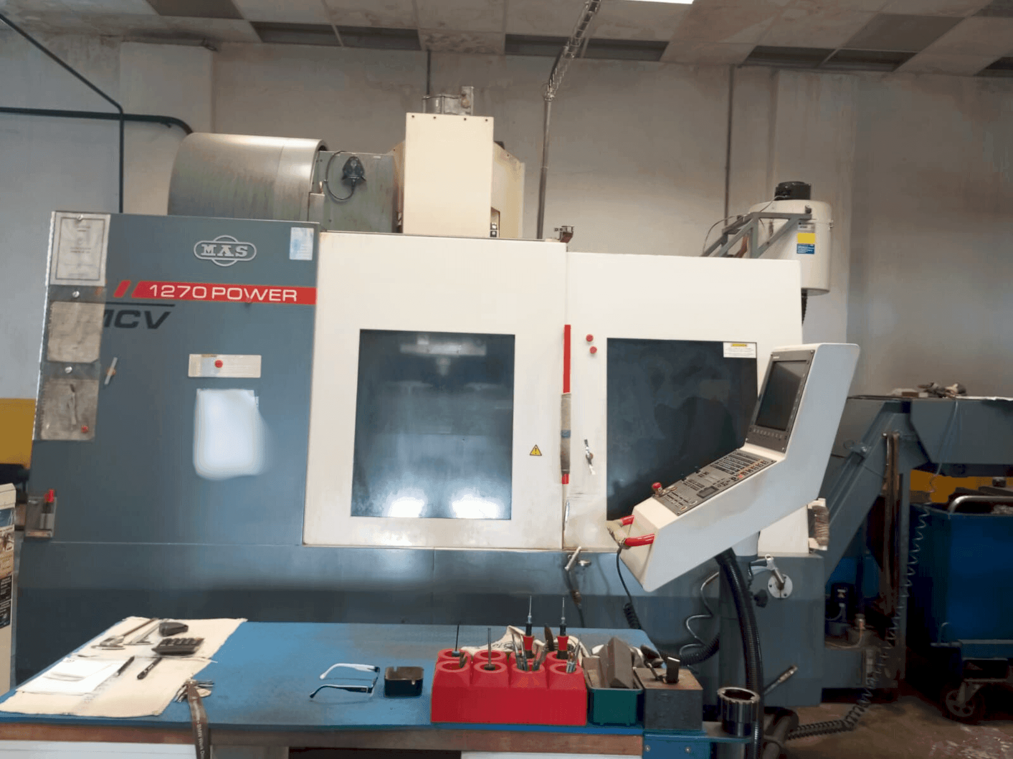 Frontansicht der KOVOSVIT MAS MCV 1270 Power  Maschine
