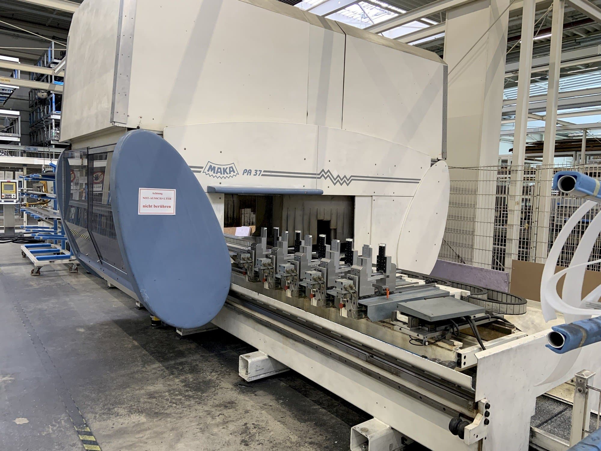 Frontansicht der MAKA PA37  Maschine