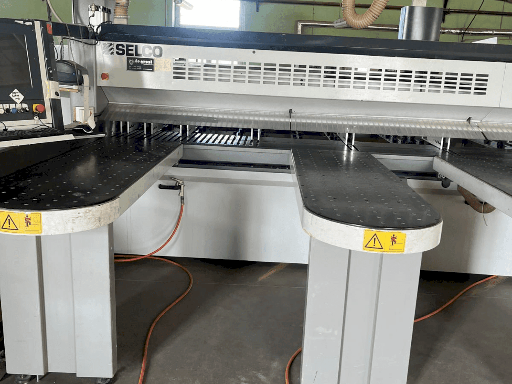 Frontansicht der SELCO WN750  Maschine