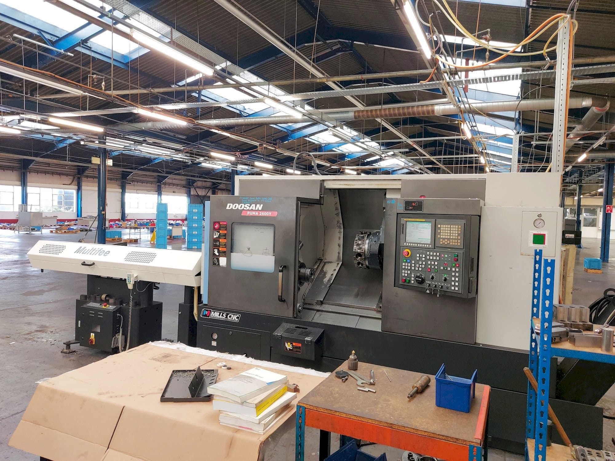 Frontansicht der Doosan Puma 2600Y Maschine