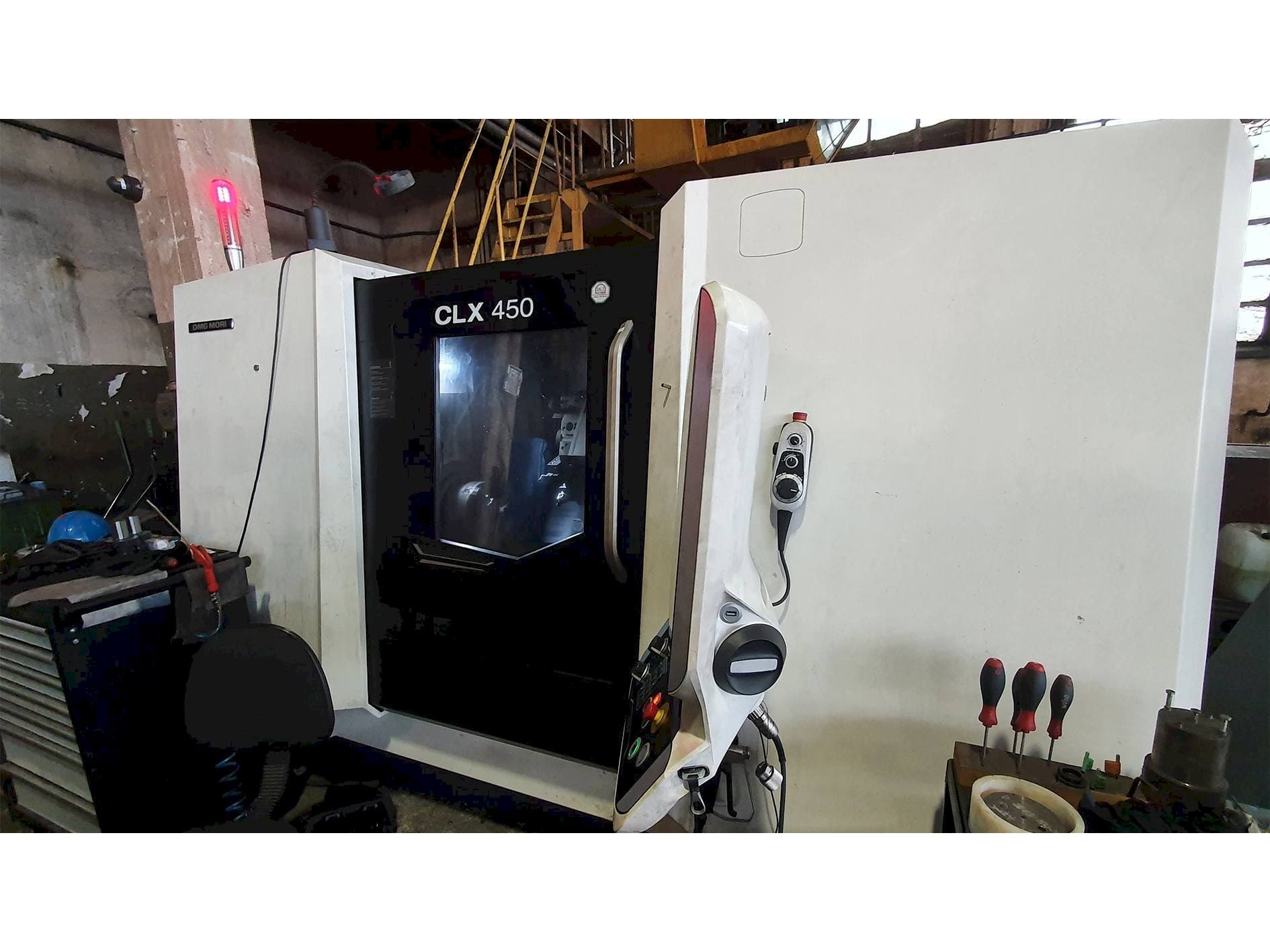 Frontansicht der DMG MORI CLX450  Maschine