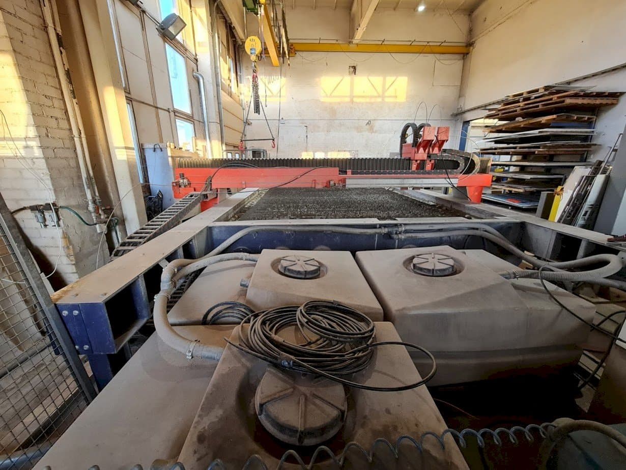 Frontansicht der Bystronic ByJet Classic L 6030 Maschine