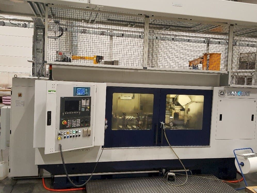 Frontansicht der DANOBAT WT-62-3B Maschine