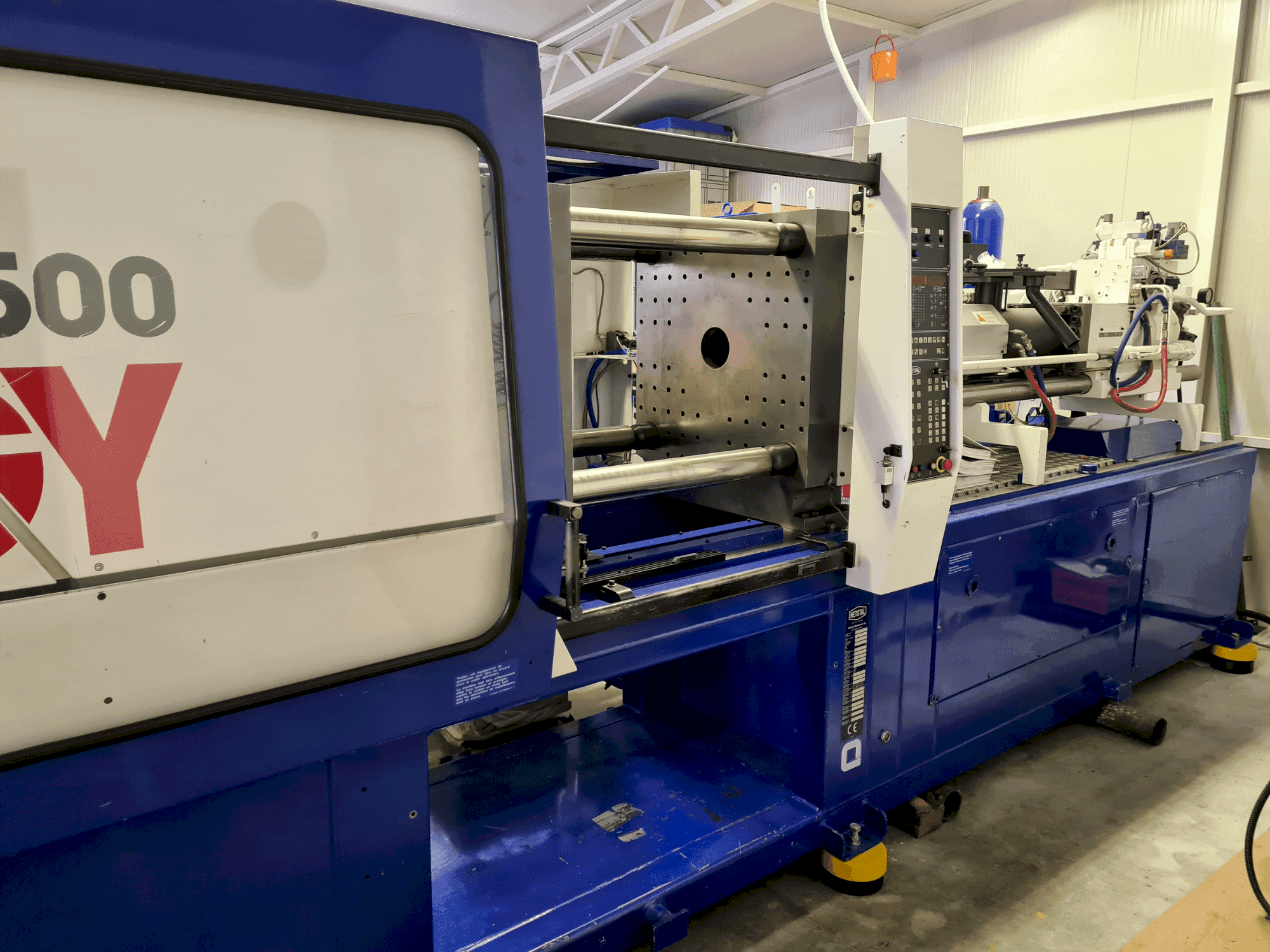 Frontansicht der Netstal SYNERGY 1500-600 Maschine