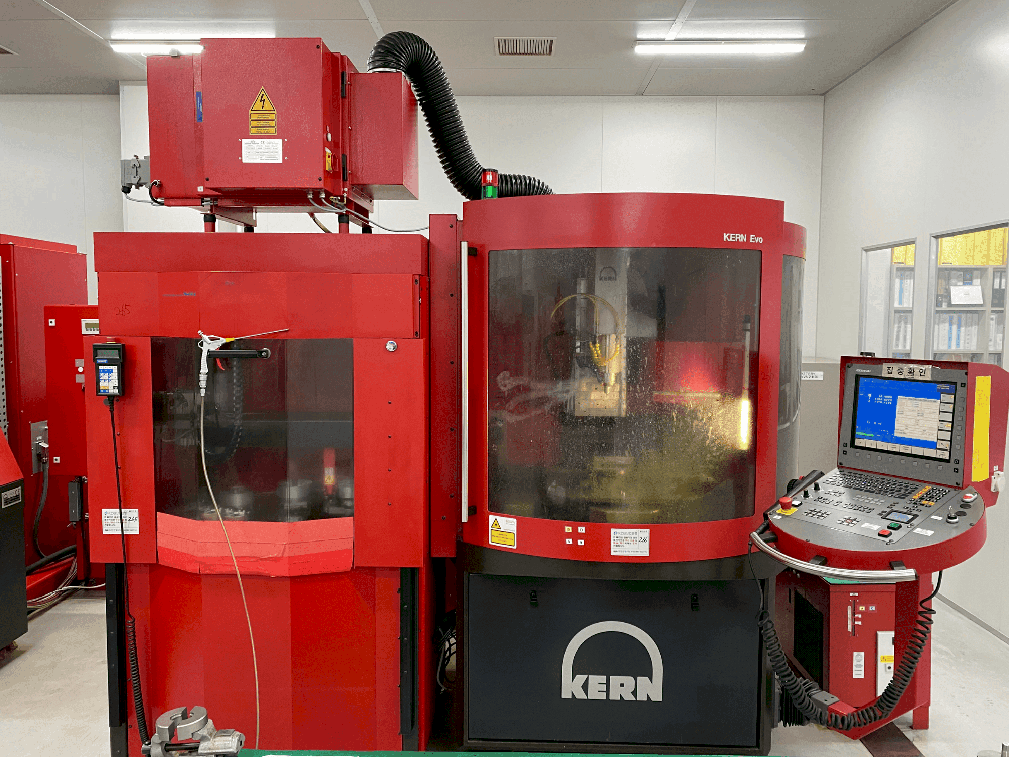 Frontansicht der KERN EVO (2010) Maschine
