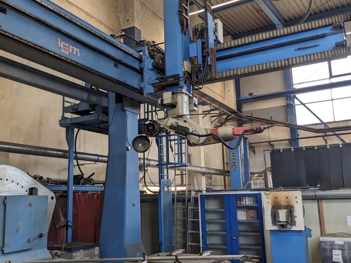 Frontansicht der IGM RTi 300-S Maschine