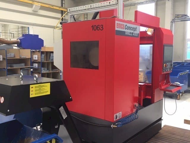 Frontansicht der EMCO Concept Mill 450 Maschine