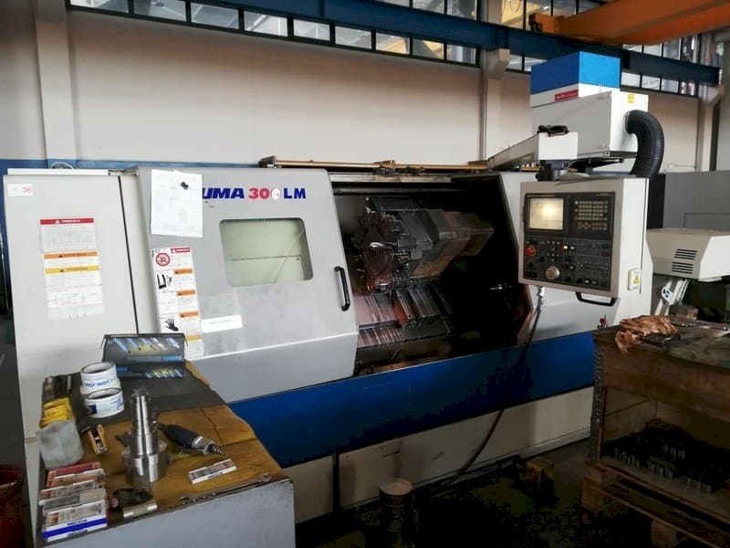 Frontansicht der Doosan PUMA 300 LMB Maschine