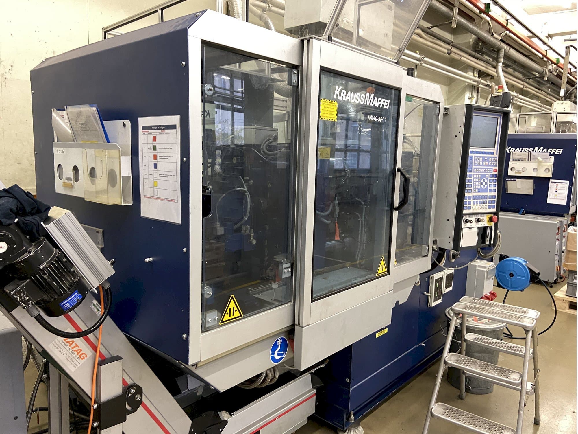 Frontansicht der Krauss Maffei 40-55 C2 Maschine