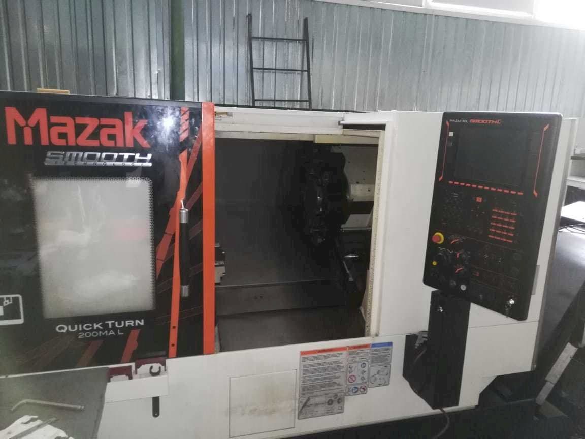 Frontansicht der Mazak Quick Turn 200MA L Maschine