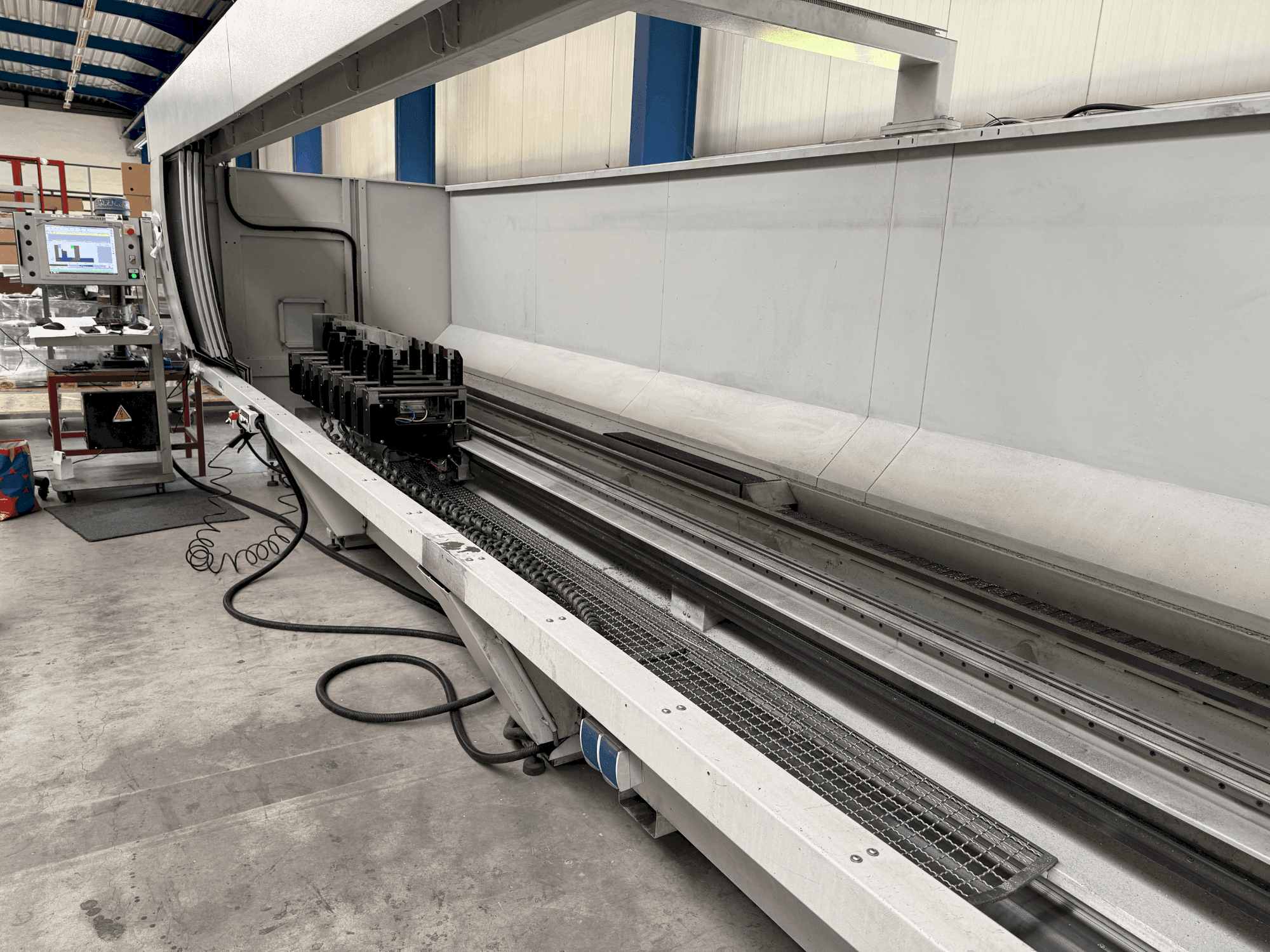 Frontansicht der FomIndustrie DALI 70 Maschine