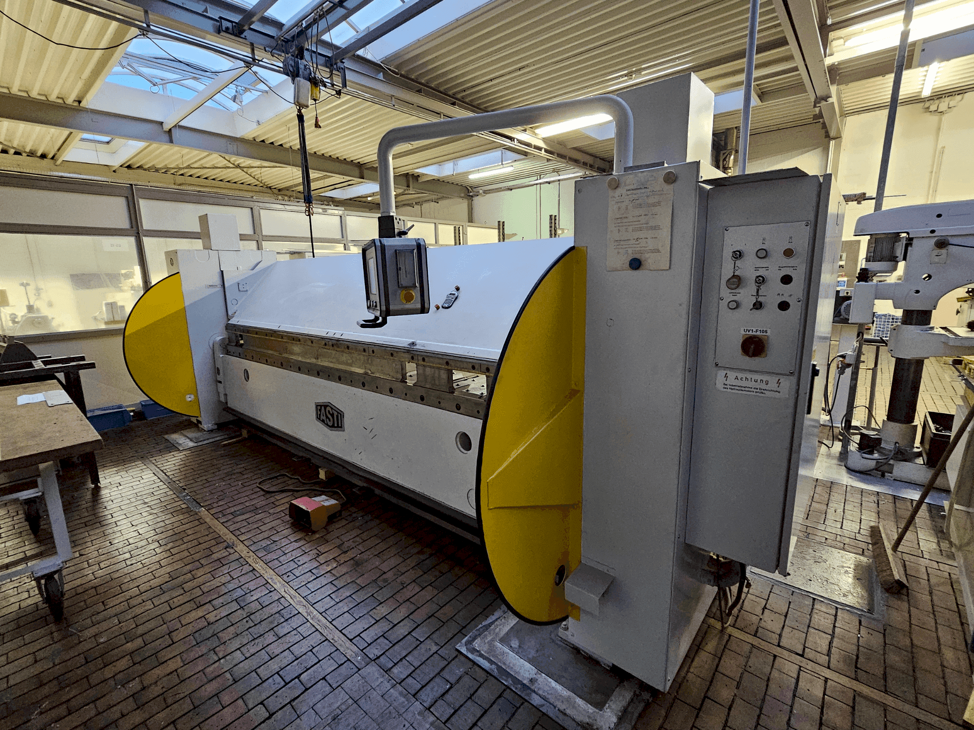 Frontansicht der SCHRODER-FASTI 215-40-4  Maschine