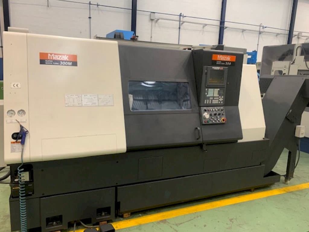 Frontansicht der Mazak SQT 300 M Maschine
